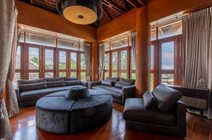 For SaleHouseKaset Nawamin,Ladplakao : Classic House with pool for Sale Ekamai - Ramintra area. Size of Land 386 sq.wa. Living area 1,200 sq.m. 5 bedrooms, 8 bathrooms, 2 maidrooms, 10 car parking space. teak wood built-in., masterfully decorated For Sale 100