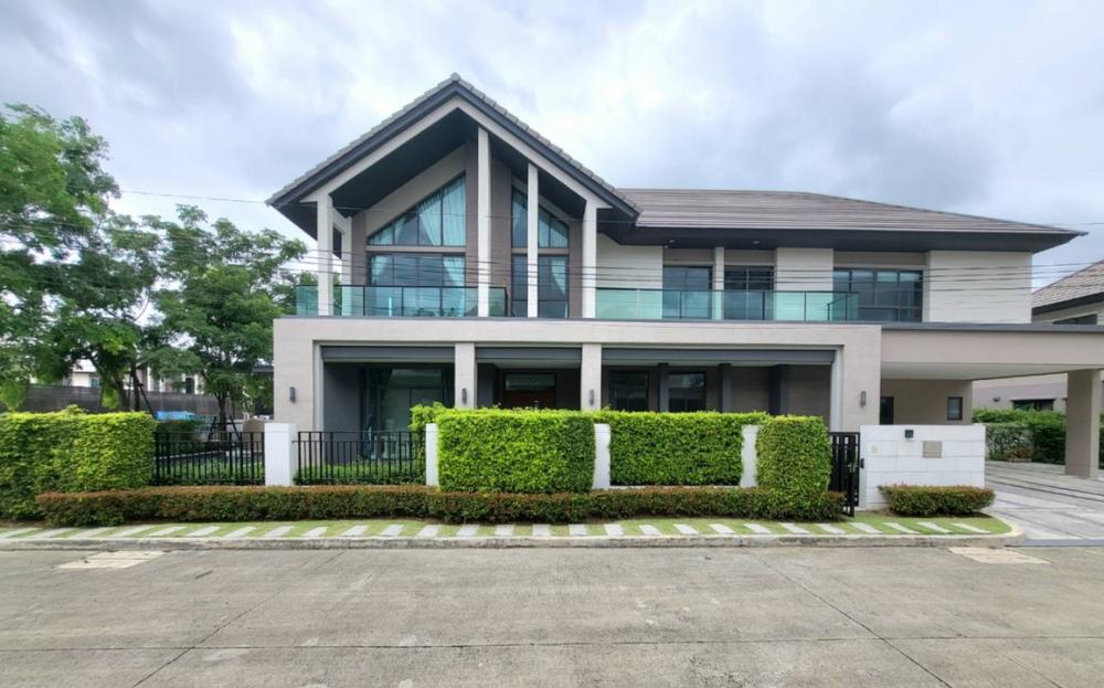 ขายบ้านปิ่นเกล้า จรัญสนิทวงศ์ : ขาย บ้านเดี่ยว บางกอกบูเลอวาร์ด ซิกเนเจอร์ สาทร-ราชพฤกษ์ (Bangkok Boulevard Signature)บ้านหรู บนทำเลต้นราชพฤกษ์ แบบบ้าน WESTMINSTER หลังมุม บ้านใหม่ ไม่เคยเข้าอยู่ ขนาดที่ดิน 140ตรว. ขนาด 538 ตร.ม. มี 4 ห้องนอน 5 ห้องน้ำ และ 4 ที่จอดรถ มาพร้อมสระว่ายน้ำส่