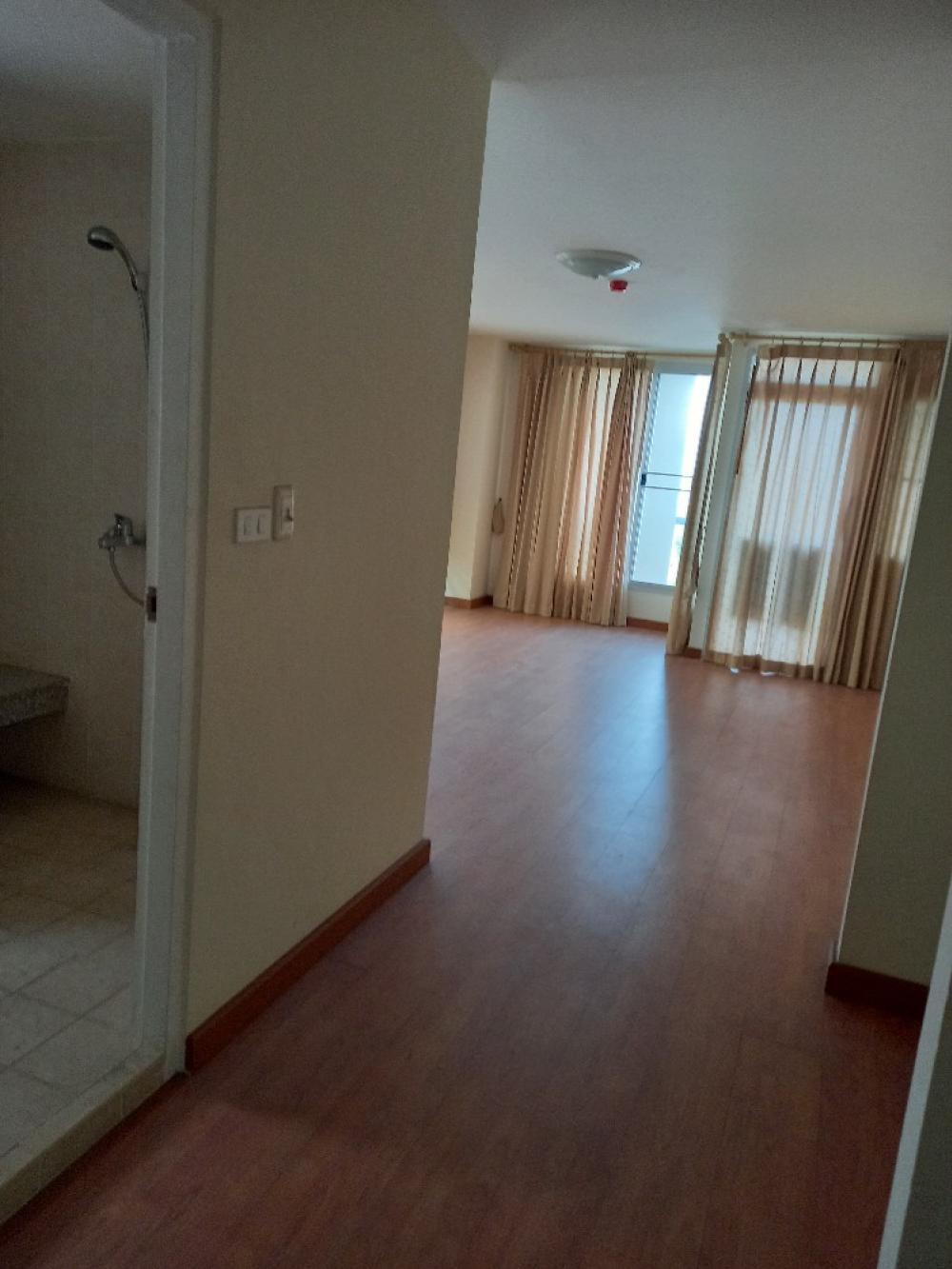 For SaleCondoBangna, Bearing, Lasalle : (Owner) Studio condo for sale Very new condition (never lived in), corner room, good view, wooden floor.