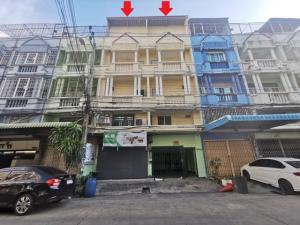 For SaleBusinesses for saleRathburana, Suksawat : Quick sale, apartment 3.5 floors, add roof deck, size 32 sq m, Pracha Uthit 33, near Suksawat Road, expressway.