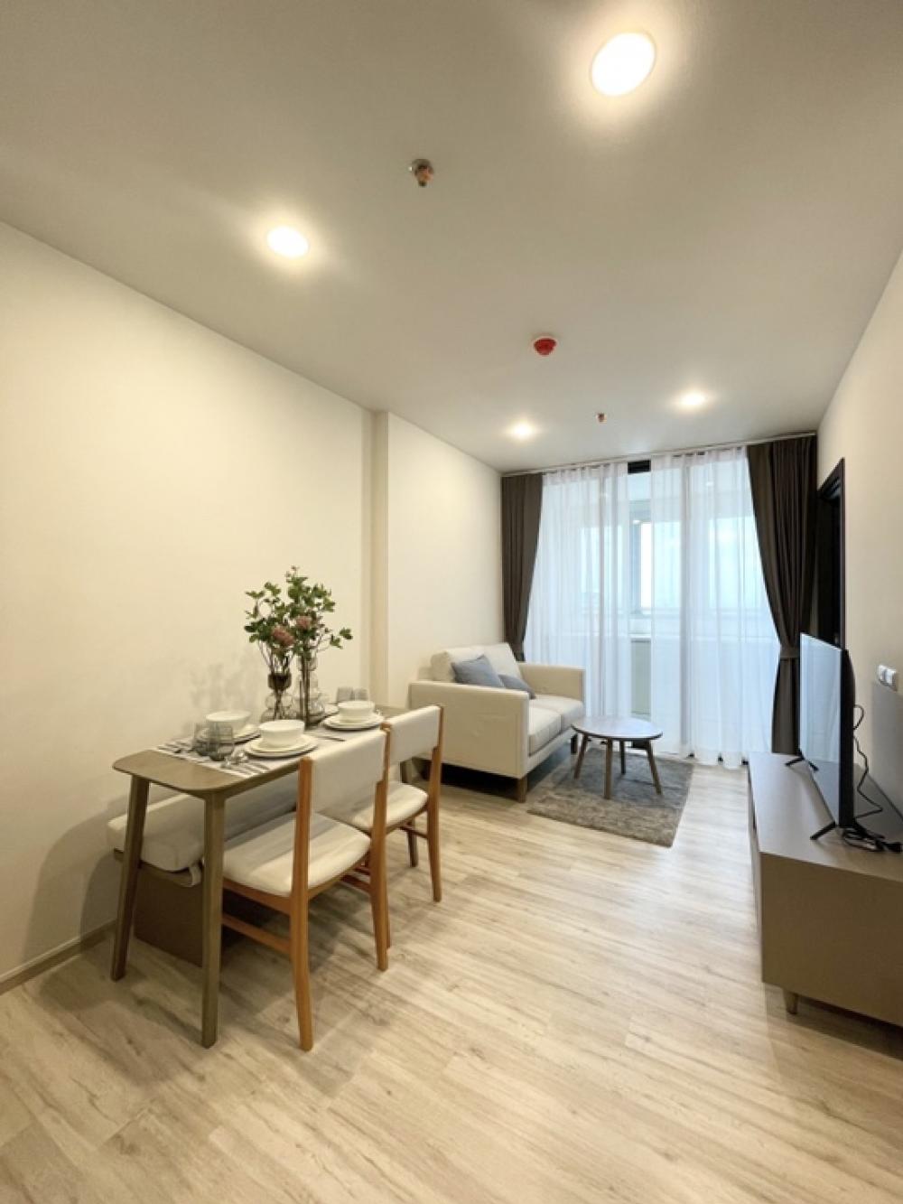 For RentCondoRatchadapisek, Huaikwang, Suttisan : Condo for rent, XT Huaikwang 🍁 near MRT Huai Khwang 100 meters 🍁 fully furnished and electrical appliances 🍁