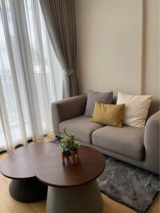 For RentCondoWitthayu, Chidlom, Langsuan, Ploenchit : TEC004_P 28 CHIDLOM **Luxury condo in the heart of Chidlom, fully furnished, ready to move in** Beautiful view, high floor, close to amenities