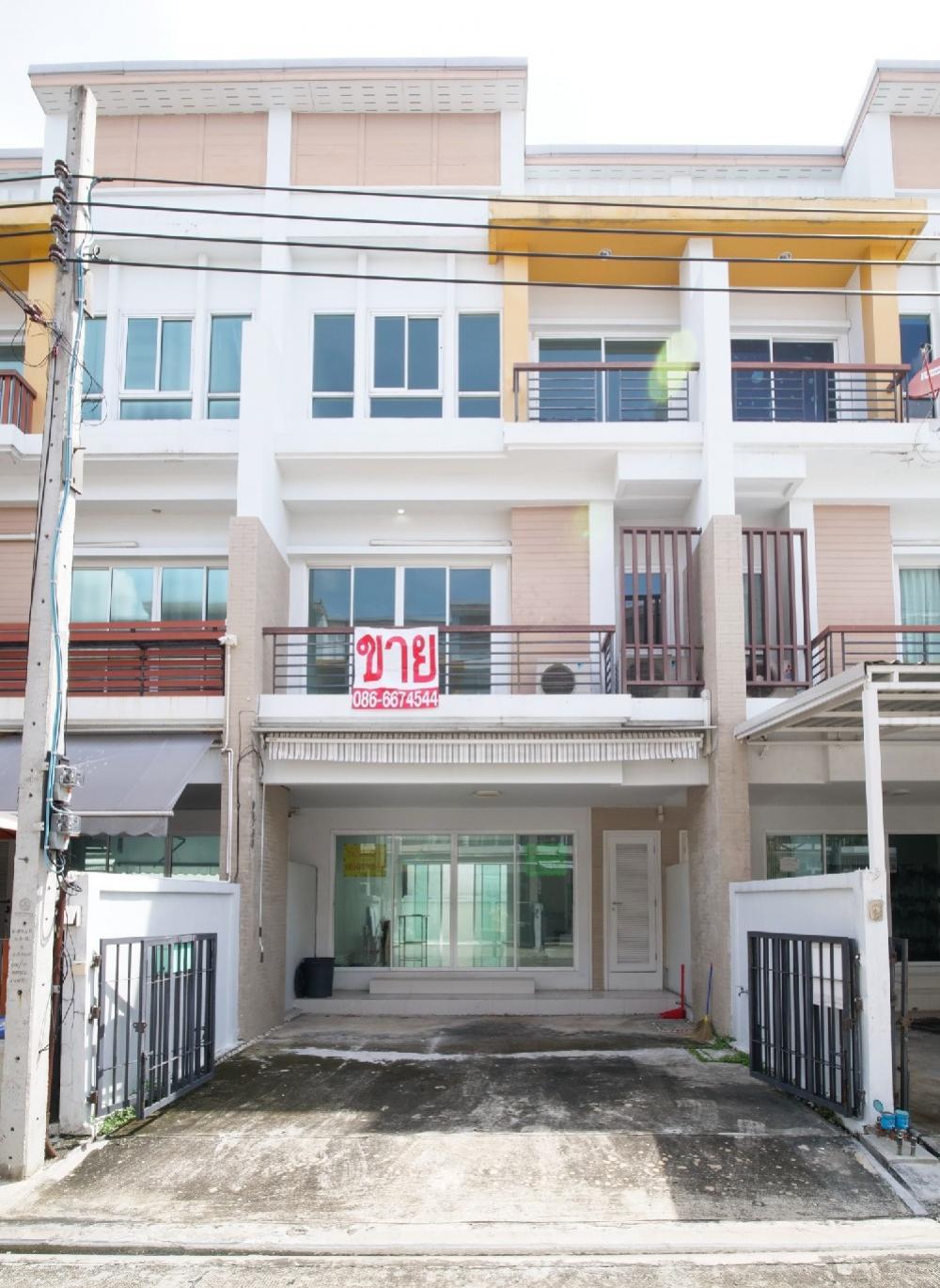 For RentTownhouseKaset Nawamin,Ladplakao : Sell or rent 3-storey townhome new building in good condition Width 5.5 m.