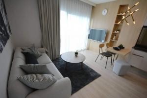 For RentCondoRatchadapisek, Huaikwang, Suttisan : NB104_P NOBLE REVOLVE RATCHADA1 **Very beautiful room, fully furnished, ready to move in** Near amenities
