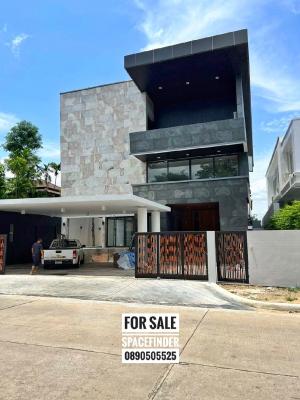 For SaleHouseRatchadapisek, Huaikwang, Suttisan : Single House with Pool for sale in Bangsue / Ratchada Area Suitable for New Office or Residence.House come with 3 Storey Detach House with Swimming PoolLocation  :  Ratchadapisek AreaTotal Usage Area :  650 Sq.mTotal Land size : 138 Sq.w