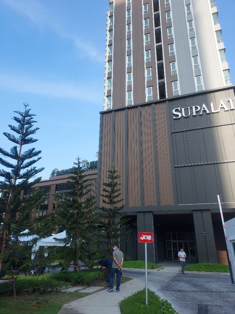 Sale DownCondoThaphra, Talat Phlu, Wutthakat : Selling down payment, the cheapest, Supalai Condo, room 45 sq m. The project has sold out in every room!!! Can make 2 bedrooms, north side, easy to walk to BTS or MRT same floor as swimming pool Ready to move in in May 66