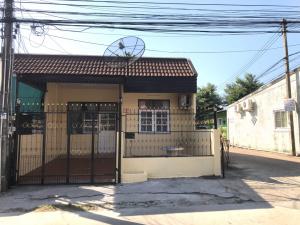 For RentTownhouseSriracha Laem Chabang Ban Bueng : Rent a single-storey townhouse at the corner of Sriracha, Chonburi, Soi Wat Wang Hin, Soi 8