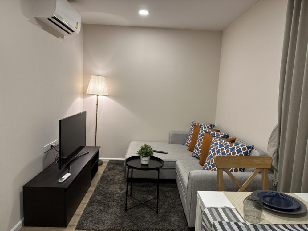 For RentCondoSathorn, Narathiwat : The teak condo SATHORN lumpini For rent -From MRT Lumpini 850 M, there is a shuttle bus - complete electrical appliances, ready to move in. - Convenient to travel by car 2.4 Km to Sathorn Square, 5.7 Km to Central Rama 3, 4 Km to Ploenchit, able to exit b