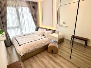 For RentCondoOnnut, Udomsuk : Ideo Mobi Sukhumvit 66 Urgent rent !! The room is very spacious. You can ask for more information.