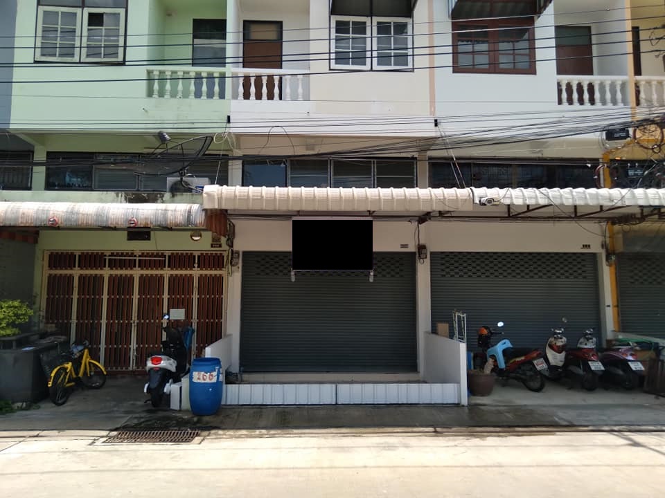 For SaleShophouseLadprao101, Happy Land, The Mall Bang Kapi : H1028-For sale 2.5 storey commercial building, Soi Lat Phrao 101, convenient to travel.
