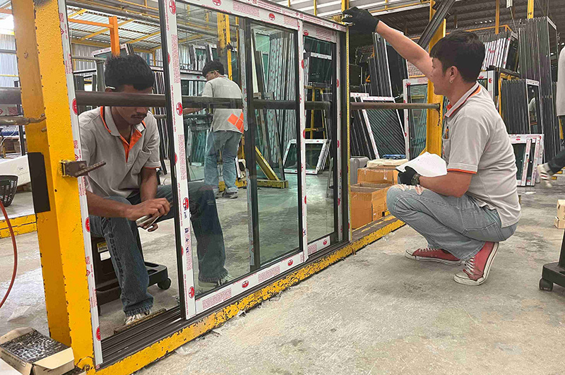 กลุ่ม SMEs อสังหาฯ ตั้งการ์ดสู้วิกฤต วอนรัฐออกมาตรการกระตุ้นเร่งด่วน 7 ข้อ เพื่อขับเคลื่อนเศรษฐกิจ และป้องกันก่อนเกิดเหตุลุกลาม 