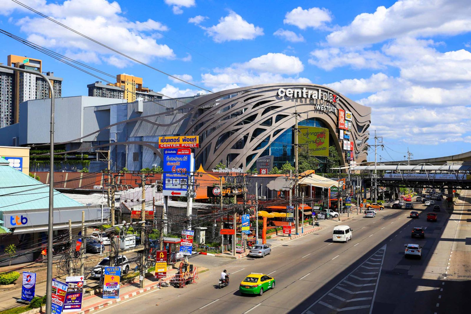 CENTRO รัตนาธิเบศร์ 2 บ้านเดี่ยวพร้อมอยู่ ดีไซน์ใหม่สไตล์อังกฤษ สวยเนี๊ยบตั้งแต่เบื้องหน้า สู่เบื้องหลังที่เพียบพร้อมด้วยคุณภาพ สร้างคุณค่าที่ยั่งยืนและมั่นคง
