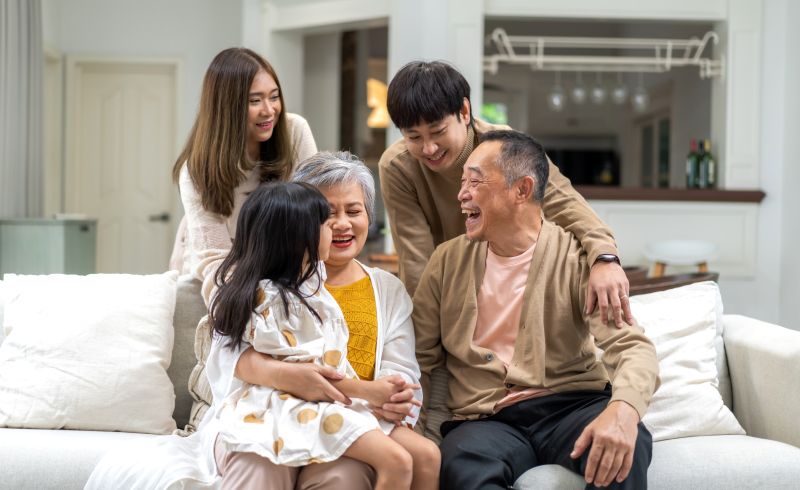 ภาษีมรดก vs ภาษีการให้ ต่างกันยังไง? ส่งต่อทรัพย์สินให้ทายาทแบบไหนดีกว่ากัน