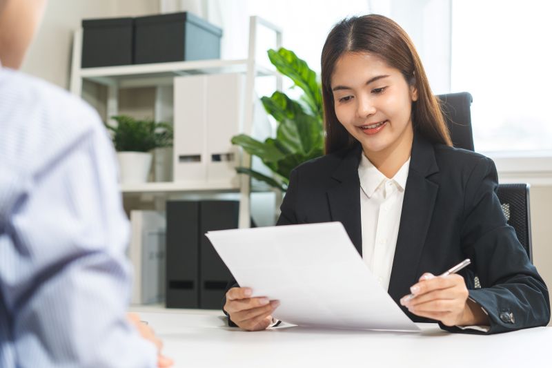 ภาษีมรดก vs ภาษีการให้ ต่างกันยังไง? ส่งต่อทรัพย์สินให้ทายาทแบบไหนดีกว่ากัน