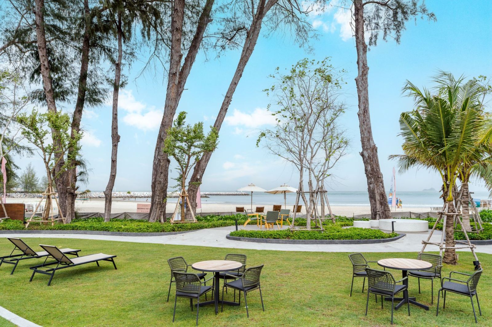 ชวนสัมผัสบรรยากาศริมทะเลกับ “ศศรา หัวหิน” ลักซ์ชัวรีบีชฟร้อนท์คอนโดใจกลางเขาตะเกียบ เริ่ม 14.3 ล้านบาท*