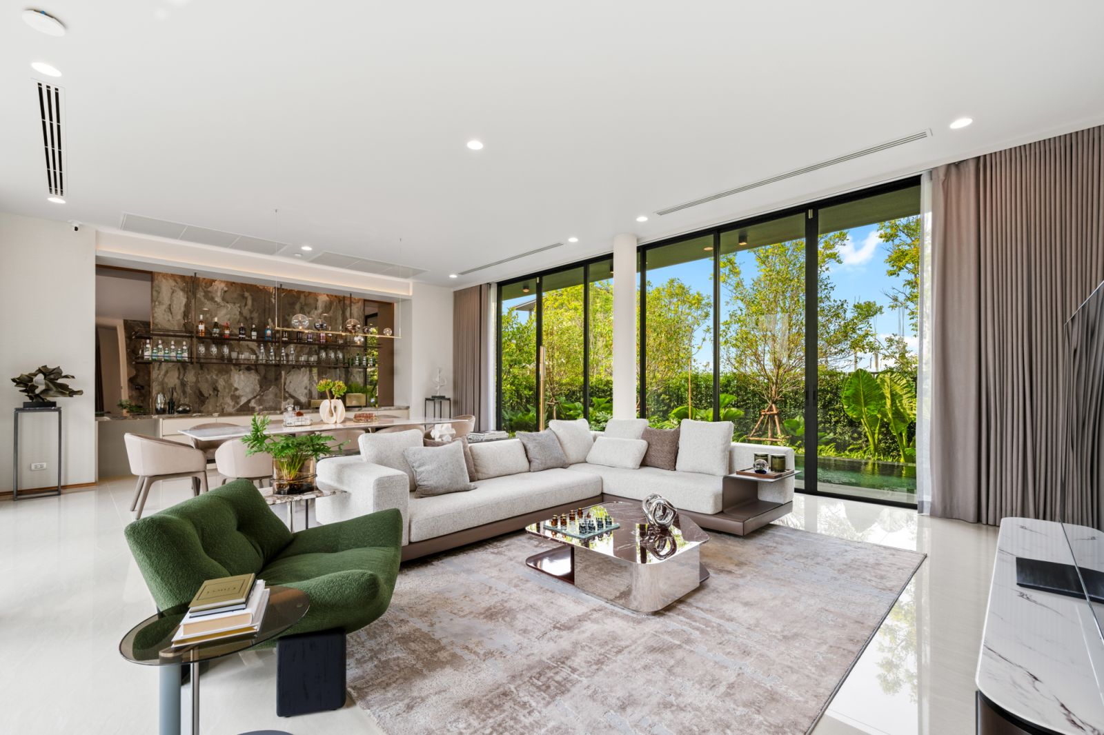 พาชมโครงการ “บ้านอิสสระ บางนา” บ้านแนวคิด “Luxury Practical Living” หรูหรา เรียบง่าย ใช้ได้จริง