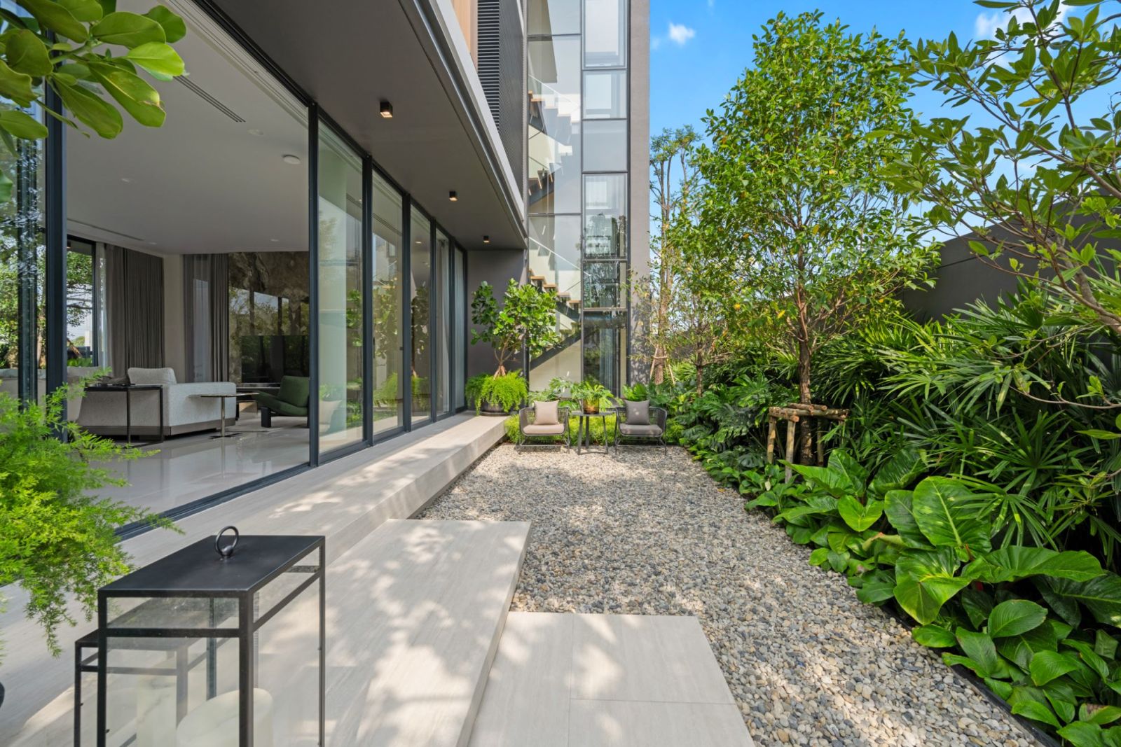 พาชมโครงการ “บ้านอิสสระ บางนา” บ้านแนวคิด “Luxury Practical Living” หรูหรา เรียบง่าย ใช้ได้จริง