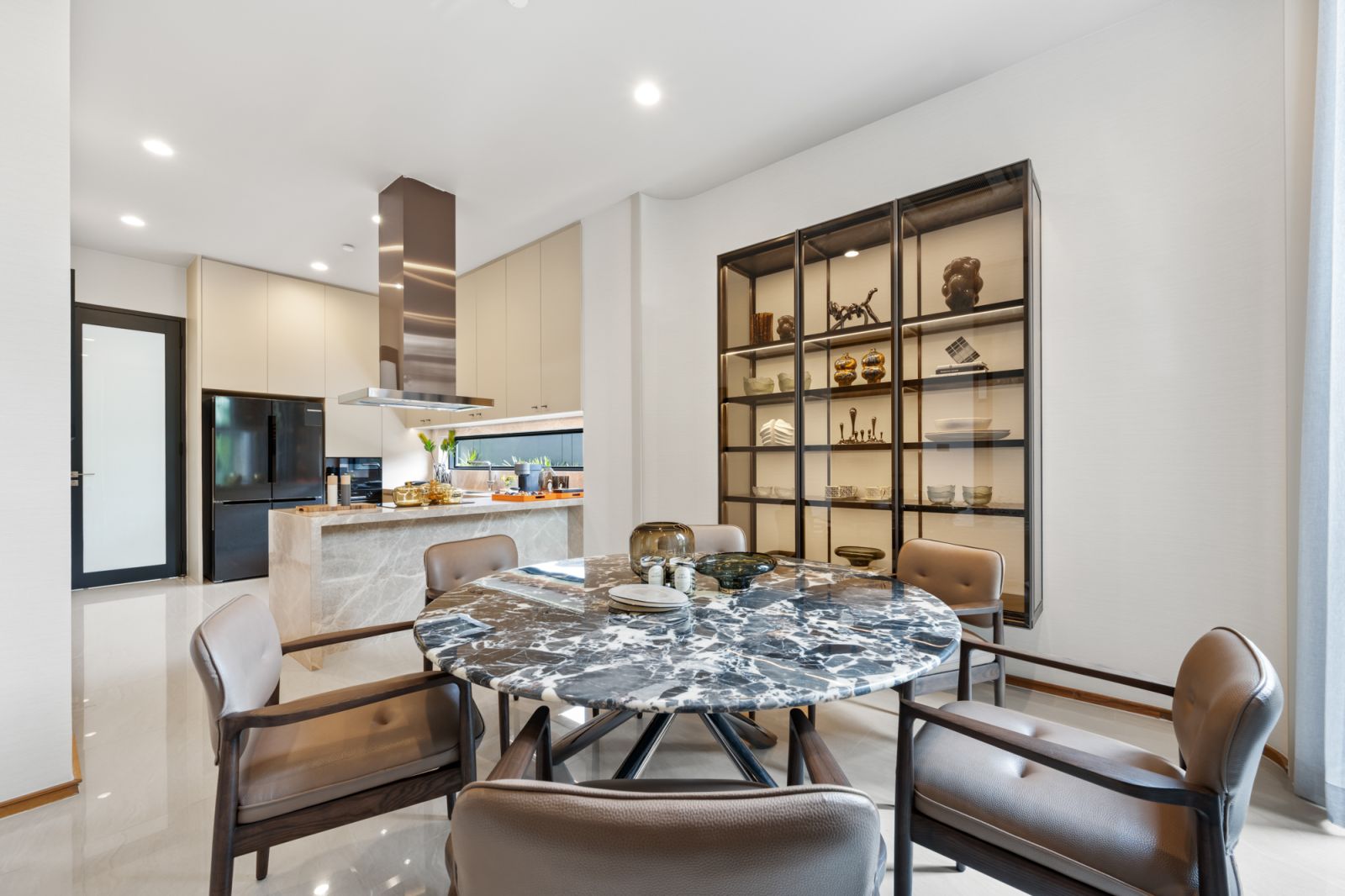 พาชมโครงการ “บ้านอิสสระ บางนา” บ้านแนวคิด “Luxury Practical Living” หรูหรา เรียบง่าย ใช้ได้จริง