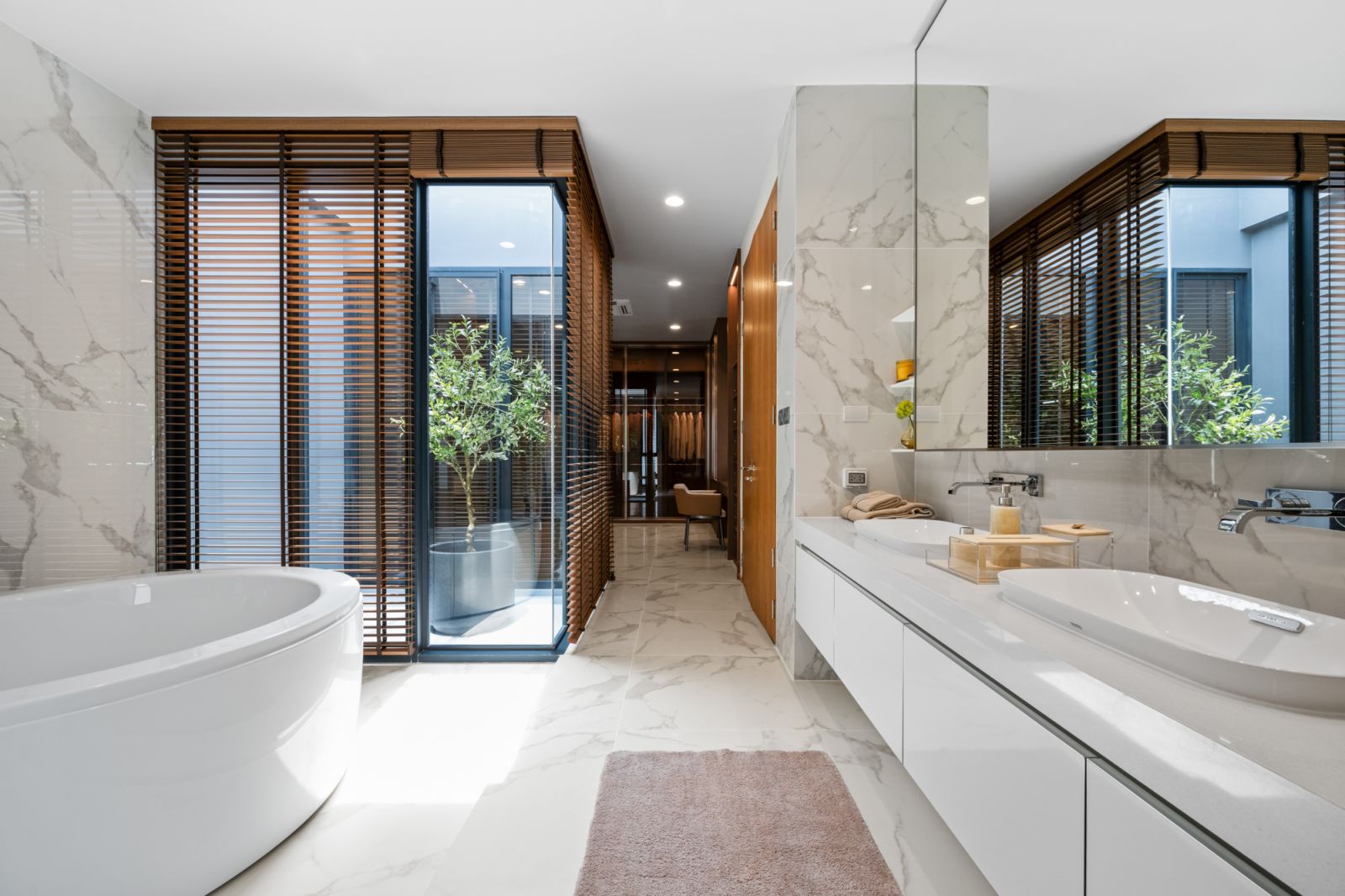 พาชมโครงการ “บ้านอิสสระ บางนา” บ้านแนวคิด “Luxury Practical Living” หรูหรา เรียบง่าย ใช้ได้จริง