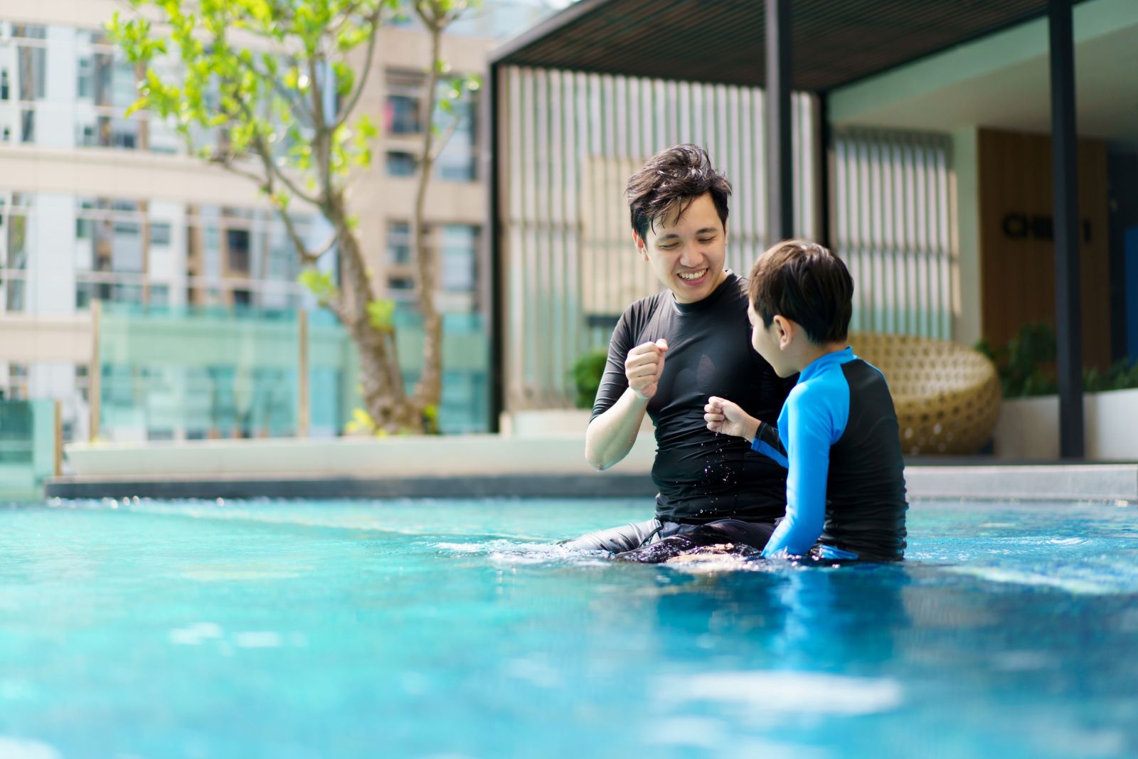 ซื้อคอนโดห้อง Pool Access ใช้ชีวิตติดสระว่ายน้ำ ดีจริงไหม? ต้องระวังอะไรบ้าง