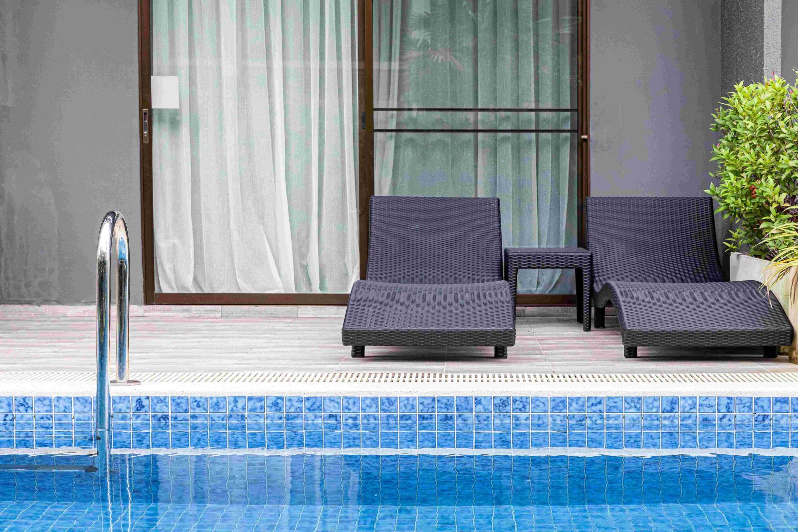 ซื้อคอนโดห้อง Pool Access ใช้ชีวิตติดสระว่ายน้ำ ดีจริงไหม? ต้องระวังอะไรบ้าง