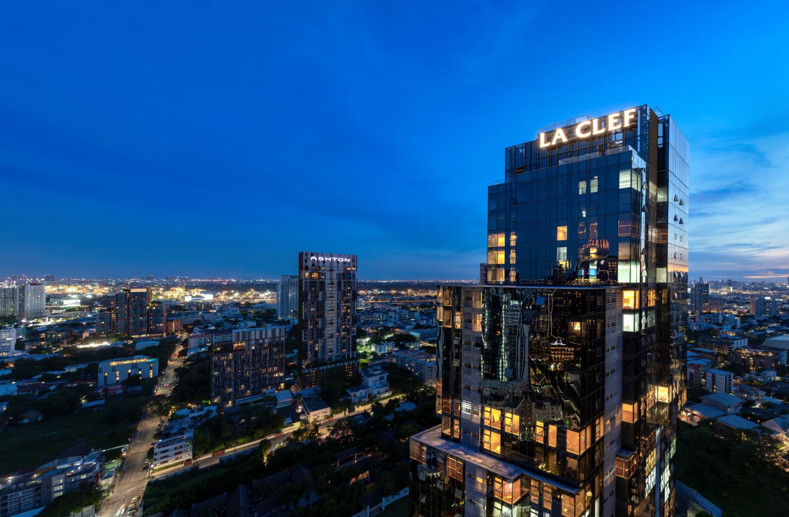 แรบบิท โฮลดิ้งส์ ในกลุ่ม บีทีเอส กรุ๊ปฯ ผนึกอนันดาฯ เผยโฉม THE RESIDENCES 38 คอนโดอัลตร้าลักชัวรี ชูไฮไลต์สร้าง Fine Dining Private Kitchen ในโครงการครั้งแรก พร้อมเปิดตัว La Clef Bangkok by The Crest Collection ลักชัวรีเซอร์วิสเรสซิเดนซ์  บริหารงานโดย