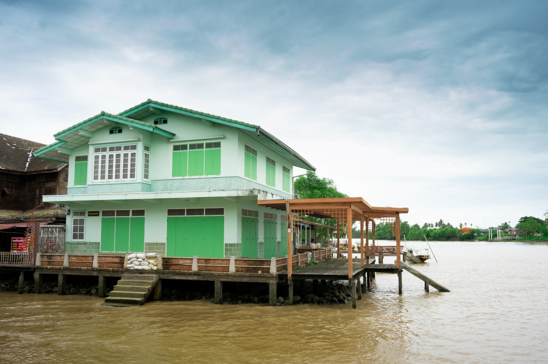 สร้างบ้านรุกล้ำแม่น้ำลำคลองผิดกฎหมาย ระวังถูกรื้อ!