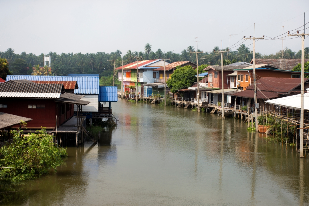 สร้างบ้านรุกล้ำแม่น้ำลำคลองผิดกฎหมาย ระวังถูกรื้อ!