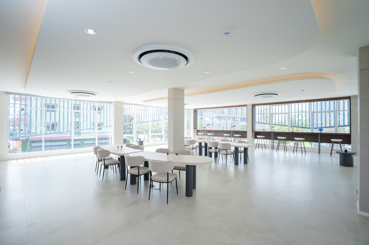 “EARN by LPN” จัดโปรแรง เปิดตึกชมบรรยากาศจริงครั้งแรก รับฟรีเฟอร์ฯ-เครื่องใช้ไฟฟ้า และ iPhone 17 Pro Max ทุกยูนิต* 8-9 พ.ย. นี้