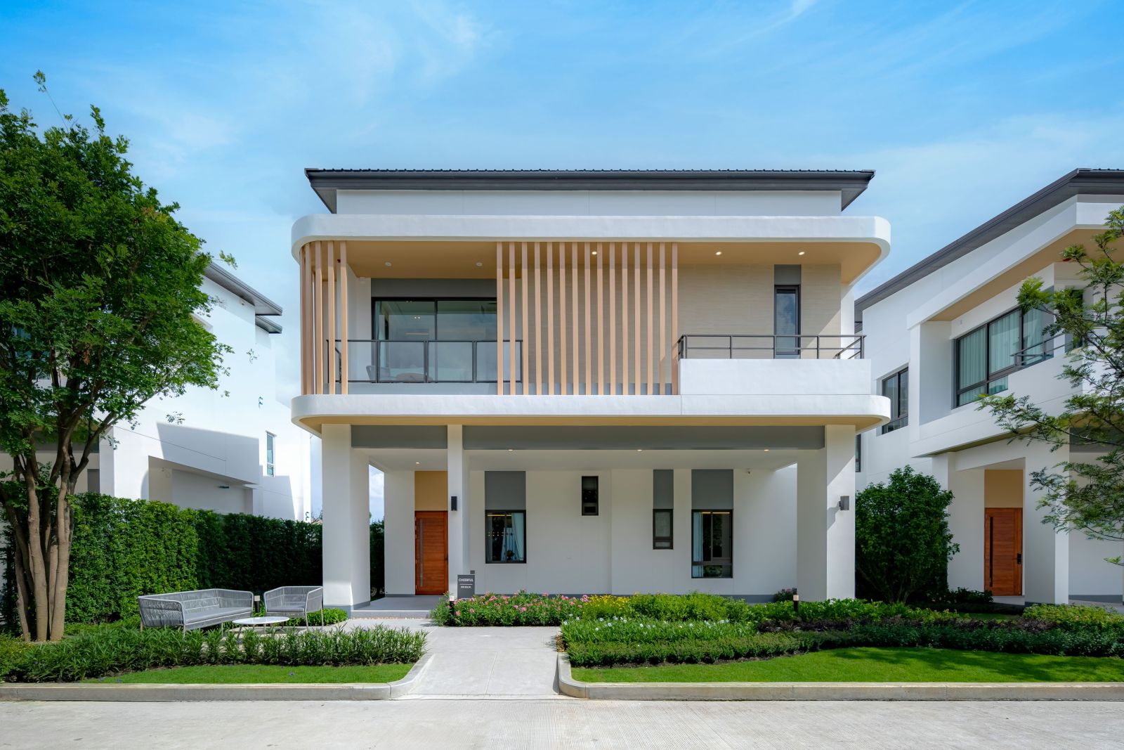 เปิดพอร์ต “เซ็นทรัลพัฒนา เรซซิเด้นซ์” 11 ปี 51 โครงการ 6.57 หมื่นล้าน ประกาศรุกตลาดแนวราบในกรุงเทพฯ มูลค่ารวมกว่า 2.5 หมื่นล้าน ครบทุกเซ็กเมนต์  ด้วย 4 แบรนด์ “นิยาม-นิรดา-นินญา-นิรติ” ตอกย้ำคุณภาพทุกมิติ สะท้อนมาตรฐาน “บ้านเซ็นทรัล”