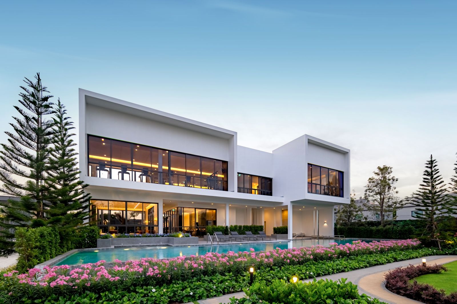 เปิดพอร์ต “เซ็นทรัลพัฒนา เรซซิเด้นซ์” 11 ปี 51 โครงการ 6.57 หมื่นล้าน ประกาศรุกตลาดแนวราบในกรุงเทพฯ มูลค่ารวมกว่า 2.5 หมื่นล้าน ครบทุกเซ็กเมนต์  ด้วย 4 แบรนด์ “นิยาม-นิรดา-นินญา-นิรติ” ตอกย้ำคุณภาพทุกมิติ สะท้อนมาตรฐาน “บ้านเซ็นทรัล”