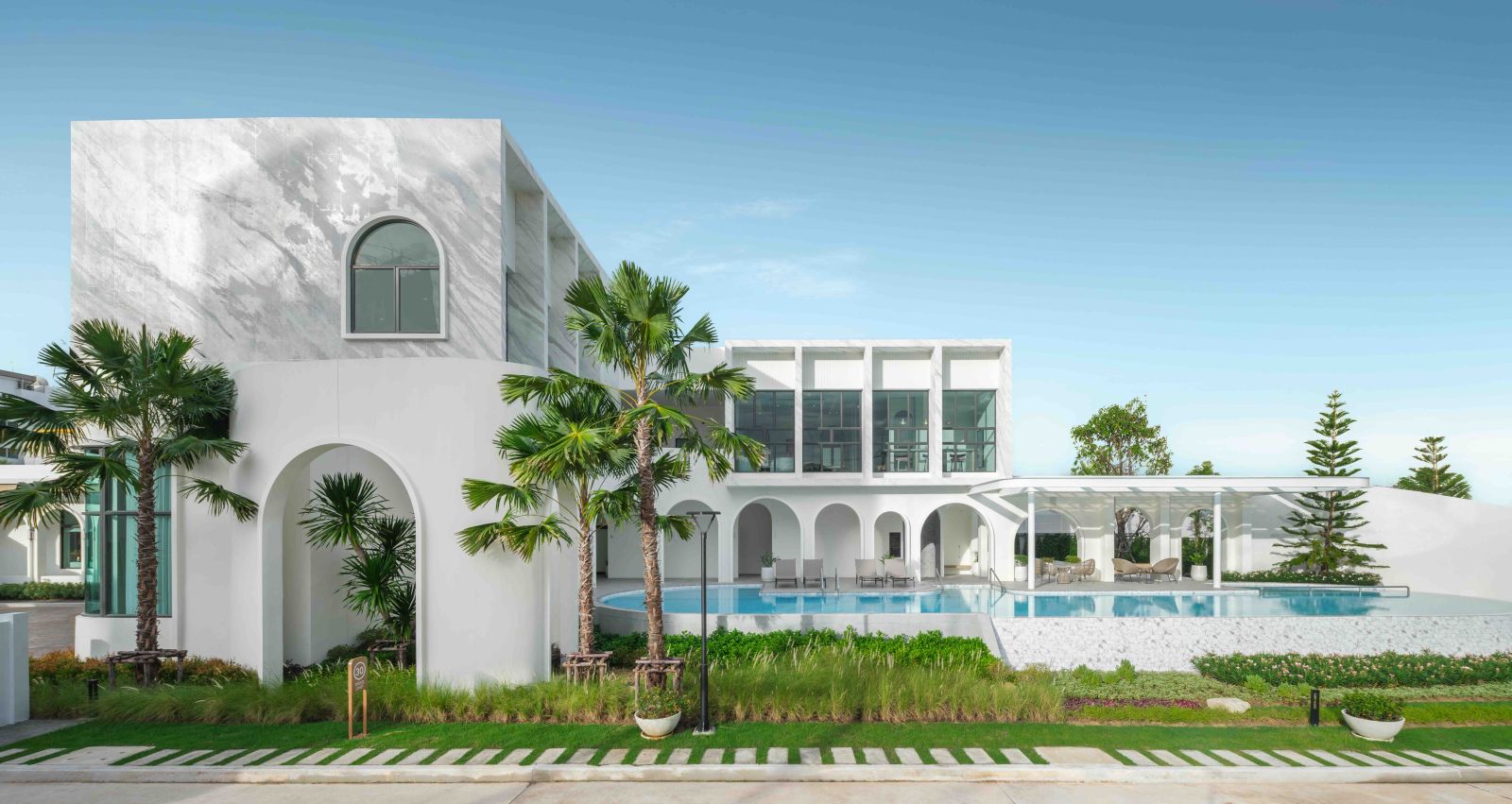 เปิดพอร์ต “เซ็นทรัลพัฒนา เรซซิเด้นซ์” 11 ปี 51 โครงการ 6.57 หมื่นล้าน ประกาศรุกตลาดแนวราบในกรุงเทพฯ มูลค่ารวมกว่า 2.5 หมื่นล้าน ครบทุกเซ็กเมนต์  ด้วย 4 แบรนด์ “นิยาม-นิรดา-นินญา-นิรติ” ตอกย้ำคุณภาพทุกมิติ สะท้อนมาตรฐาน “บ้านเซ็นทรัล”