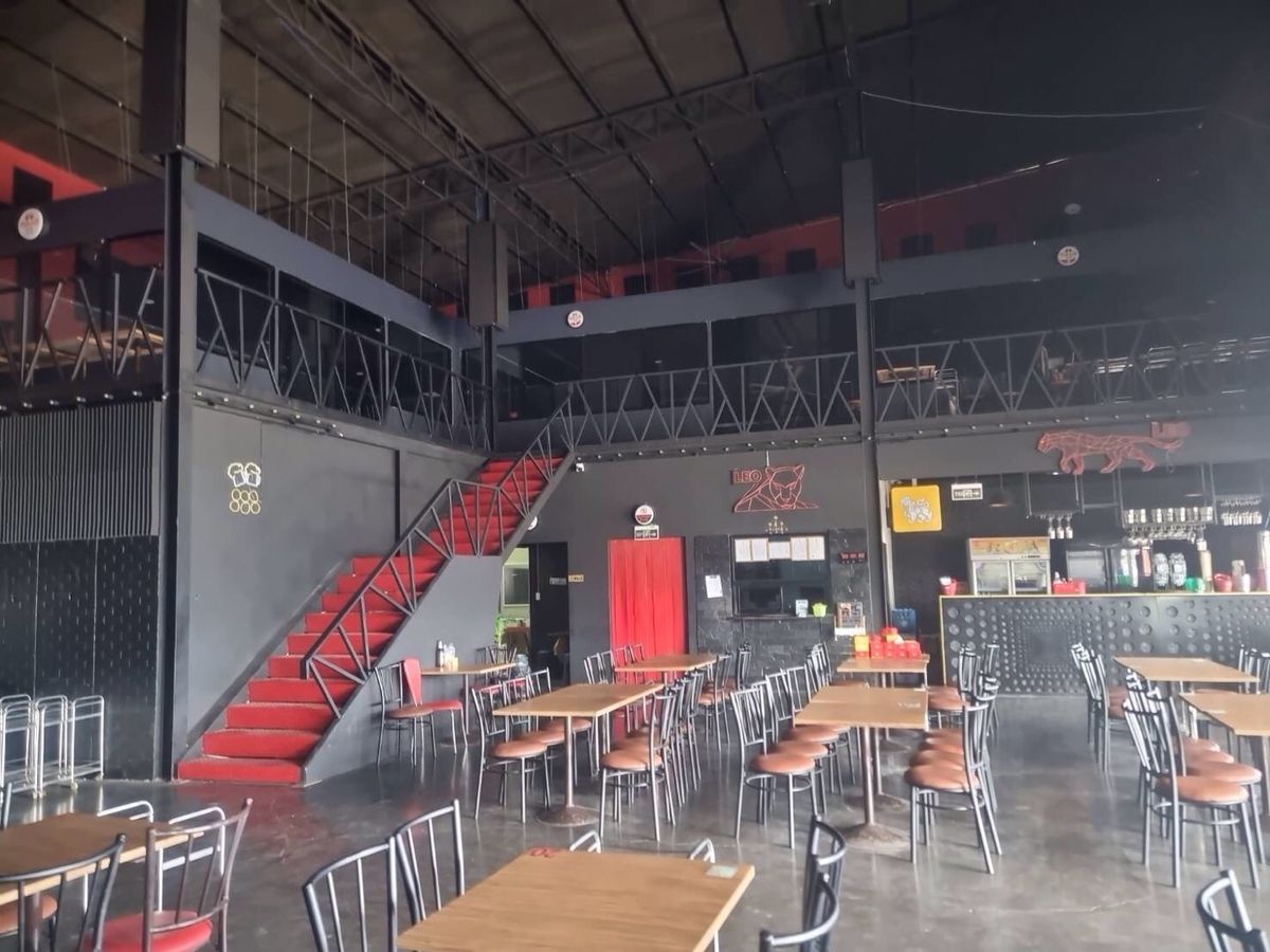 For LeaseholdRetail SpaceMahachai Samut Sakhon : Quickly lease the restaurant with live music. The shop is located in Krathum Baen, Samut Sakhon.