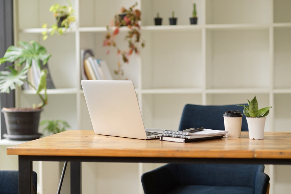 การจัดวางต้นไม้บนโต๊ะทำงาน