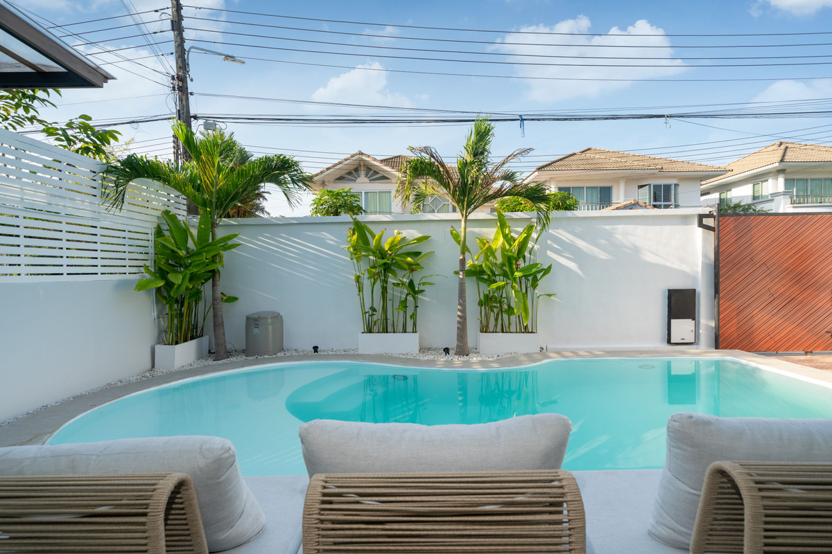 ภูเก็ต : Pool Villa 6 Bedrooms Big Pool 8*4 M. Prime Location in BangTao Phuket For Sale, Rent. Installment Payment applies.