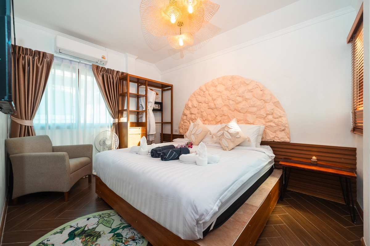 ภูเก็ต : Pool Villa 6 Bedrooms Big Pool 8*4 M. Prime Location in BangTao Phuket For Sale, Rent. Installment Payment applies.