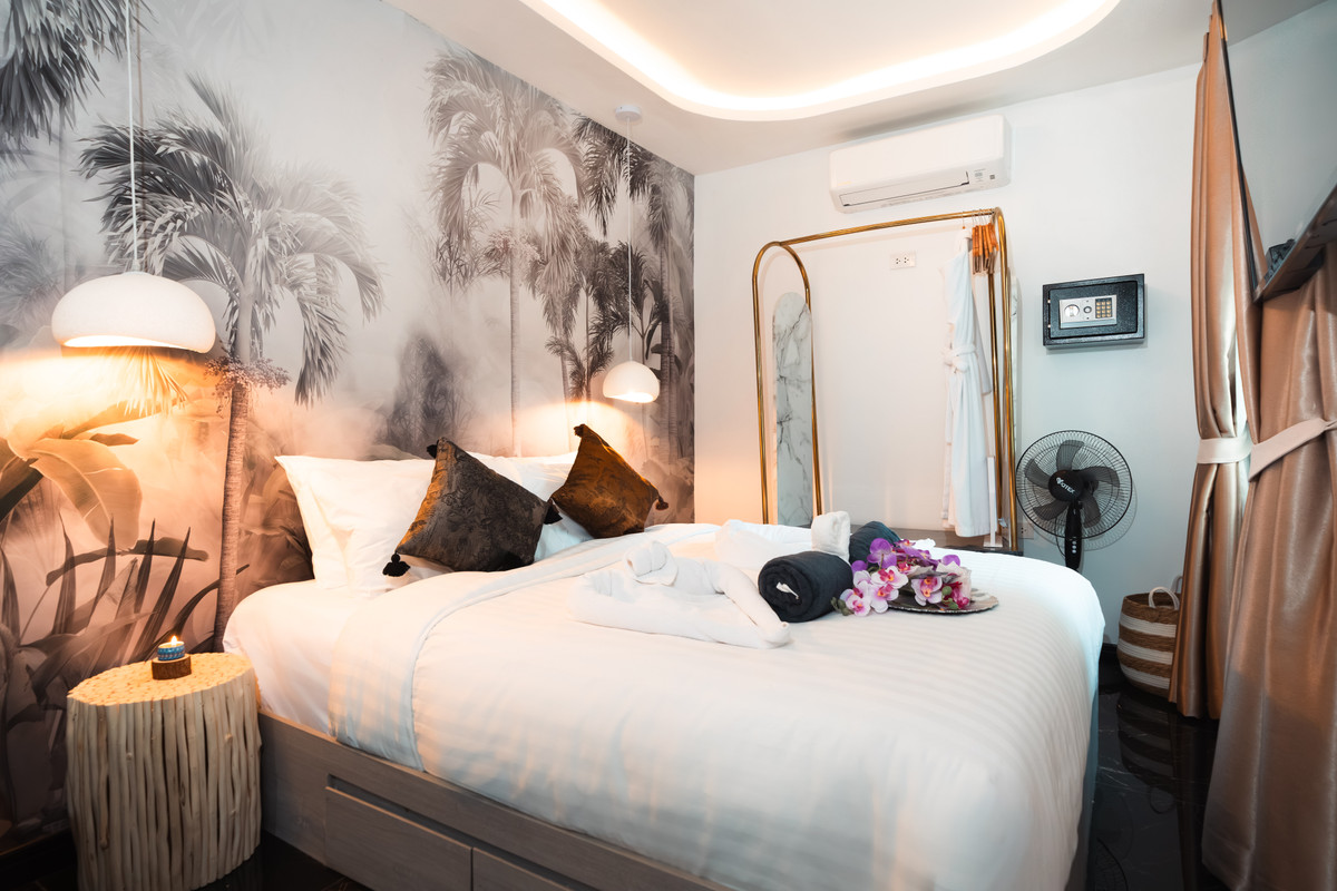 ภูเก็ต : Pool Villa 6 Bedrooms Big Pool 8*4 M. Prime Location in BangTao Phuket For Sale, Rent. Installment Payment applies.