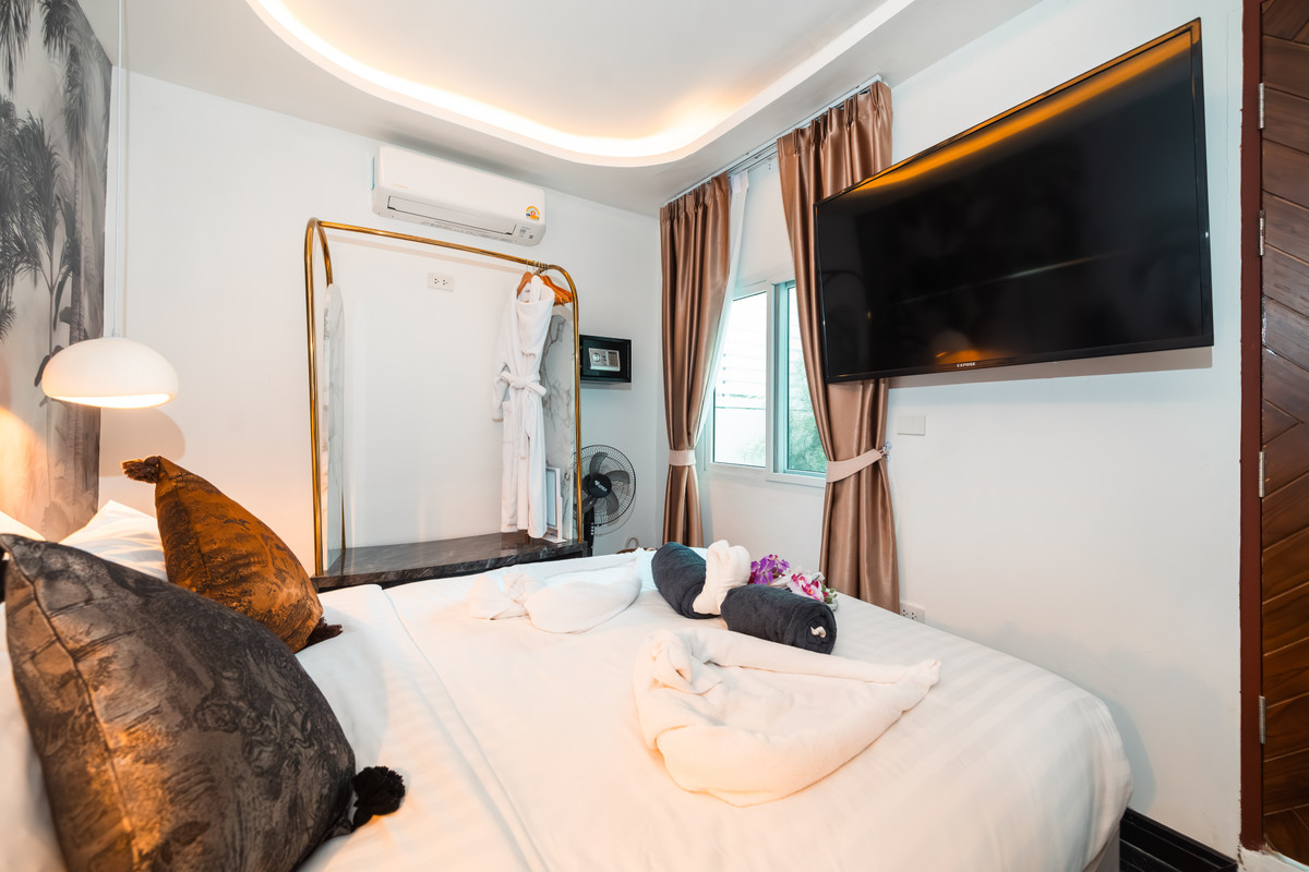 ภูเก็ต : Pool Villa 6 Bedrooms Big Pool 8*4 M. Prime Location in BangTao Phuket For Sale, Rent. Installment Payment applies.