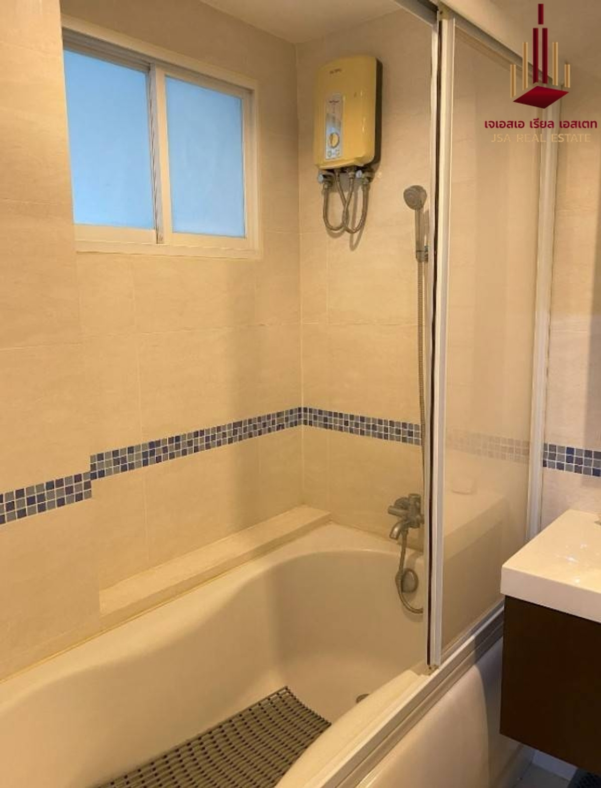 For SaleCondoSathorn, Narathiwat : ✨ For Sale: Life @ Sathorn 10 Condo ✨ 💰 Only 4,700,000 THB