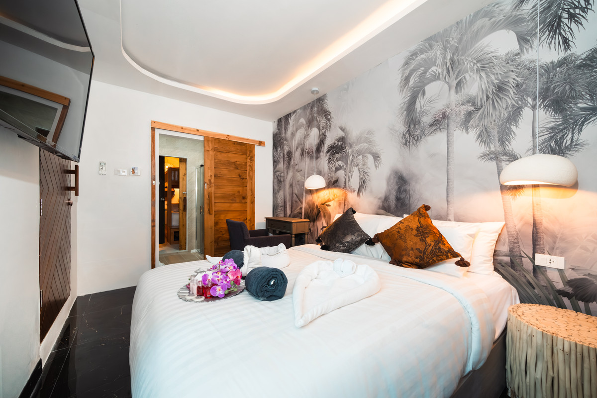 ภูเก็ต : Pool Villa 6 Bedrooms Big Pool 8*4 M. Prime Location in BangTao Phuket For Sale, Rent. Installment Payment applies.