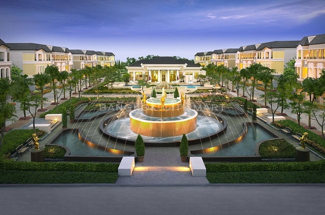Baan Klang Meuang British Town Srinakarin