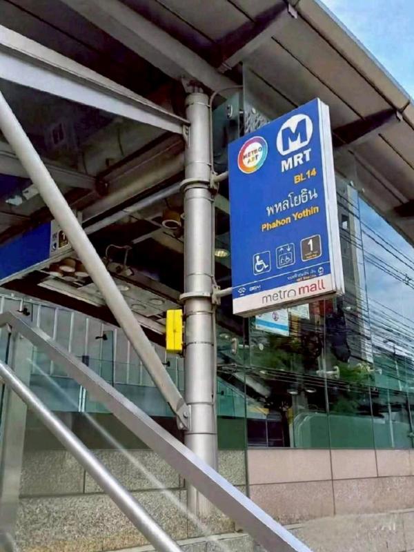 ให้เช่าอาคารใหญ่พาณิชย์ 2 คูหาตีทะลุ 3 ชั้น From MRT Phaholyothin to BTS Ha Yaek Ladprao — this address connects it all.” 1 ก้าว จากMRT(Phahol)🚈 ใกล้ BTS ห้าแยกลาดพร้าว | Livinginsider