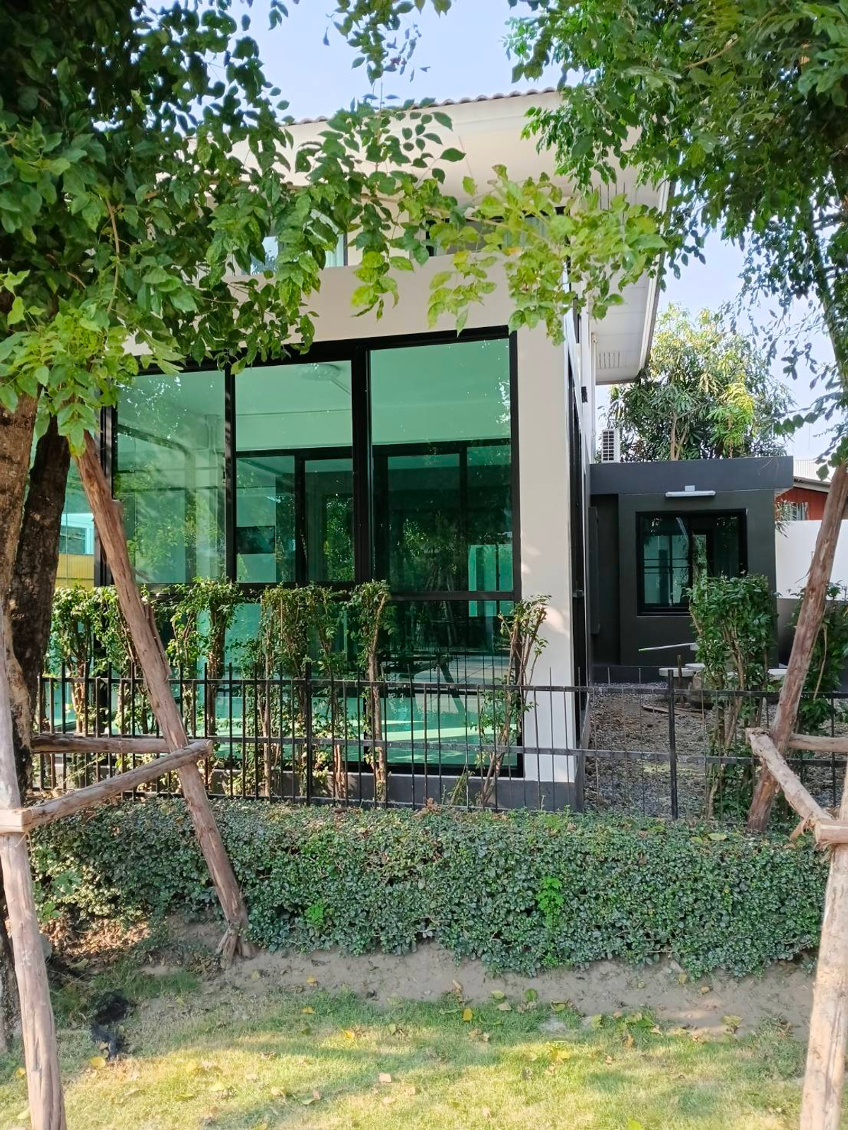 ให้เช่าบ้านปทุมธานี รังสิต ธรรมศาสตร์ : ให้เช่าบ้านเดี่ยว 2 ชั้น เลียบมอเตอร์เวย์ลำลูกกา-รังสิตคลอง5