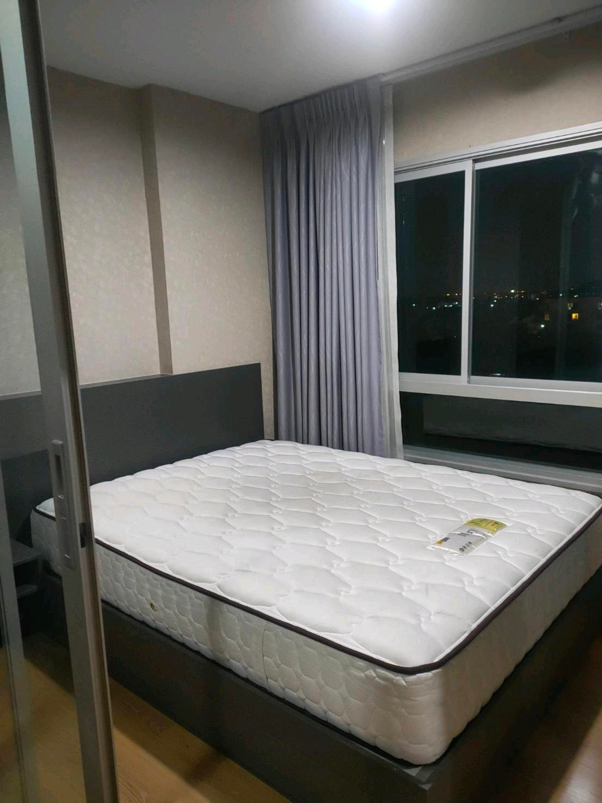 ให้เช่าคอนโดแจ้งวัฒนะ เมืองทอง : ให้เช่าคอนโด Hall mark แจ้งวัฒนะ 17 ขนาด 29 ตรม.ราคา 6500  บาท ตึก ฺ A ชั้น 8  ห้อง 45/204   อยู่ตรงข้ามเซ็นทรัลแจ้งฒนะ ติดถนนใหญ่เข้าออกสะดวก  (ห้องใหม่พร้อมอยู่)