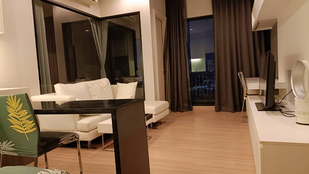 ให้เช่าคอนโดวงเวียนใหญ่ เจริญนคร : (C5023)Urbano Absolute สาทร-ตากสิน 1 ห้องนอน Lucky Room ชั้นสูง ห้องสวย พื้นที่ใหญ่กว่า ในราคาเดียวกัน