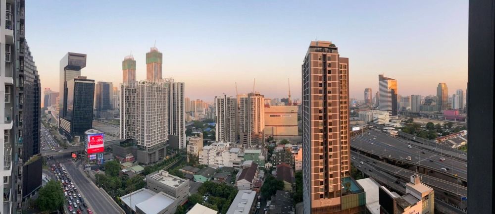 For RentCondoRama9, Petchburi, RCA : Rhythm Asoke for rent, size 41 sq.m. (one bed plus 1), corner room, 24th floor