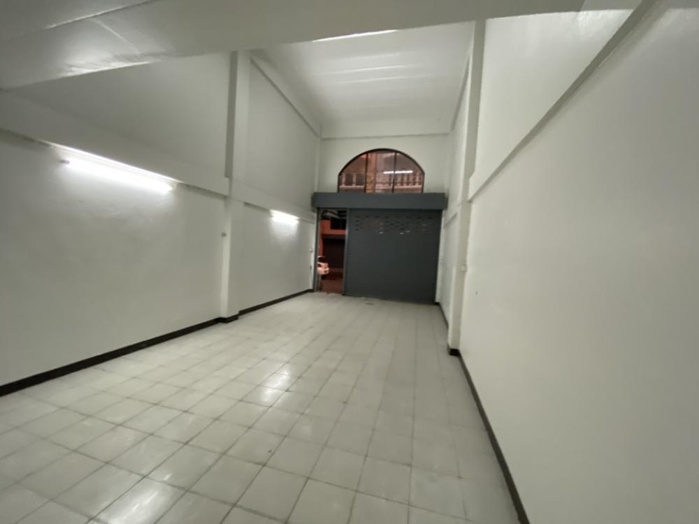 For SaleShop HousePinklao, Charansanitwong : Best price *** 3.5 storey commercial building, renovated, ready to move in, good location, next to Borommaratchachonnani Road