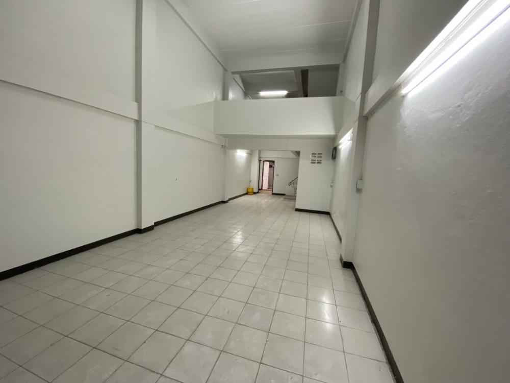 For SaleShop HousePinklao, Charansanitwong : Best price *** 3.5 storey commercial building, renovated, ready to move in, good location, next to Borommaratchachonnani Road