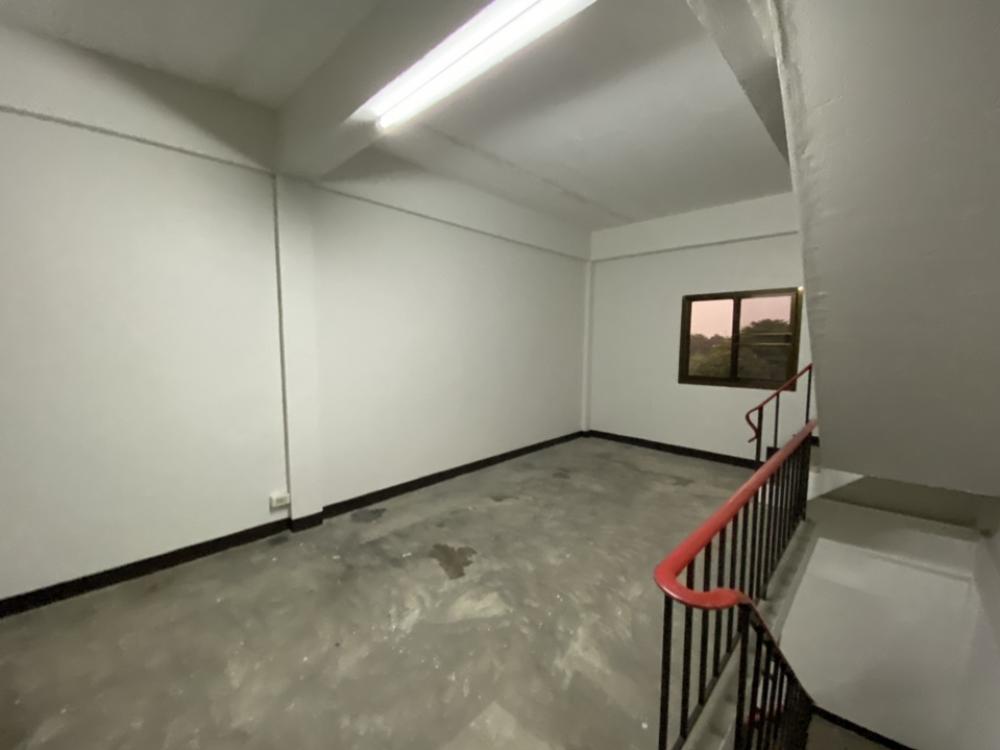 For SaleShop HousePinklao, Charansanitwong : Best price *** 3.5 storey commercial building, renovated, ready to move in, good location, next to Borommaratchachonnani Road