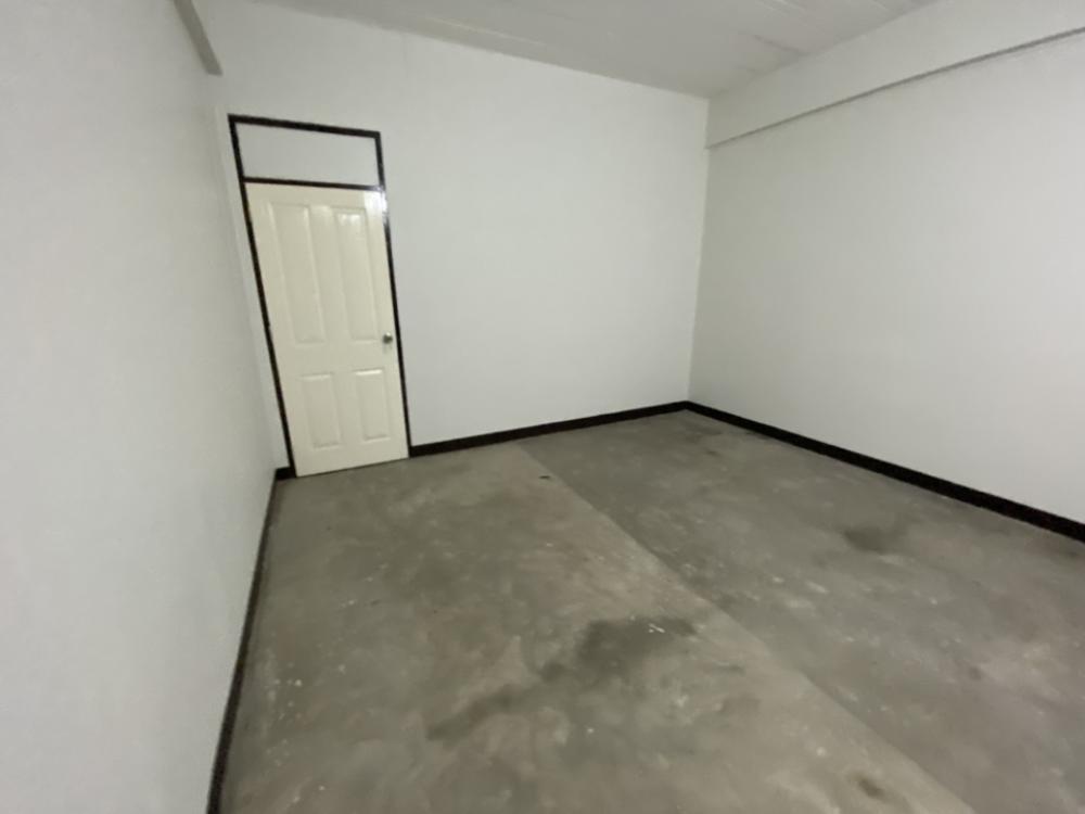 For SaleShop HousePinklao, Charansanitwong : Best price *** 3.5 storey commercial building, renovated, ready to move in, good location, next to Borommaratchachonnani Road